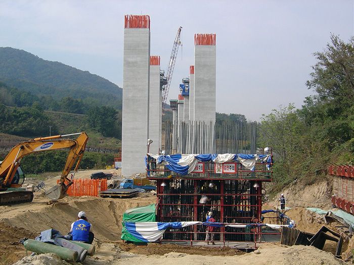 고속도로 추풍령광천교 시공 현장
